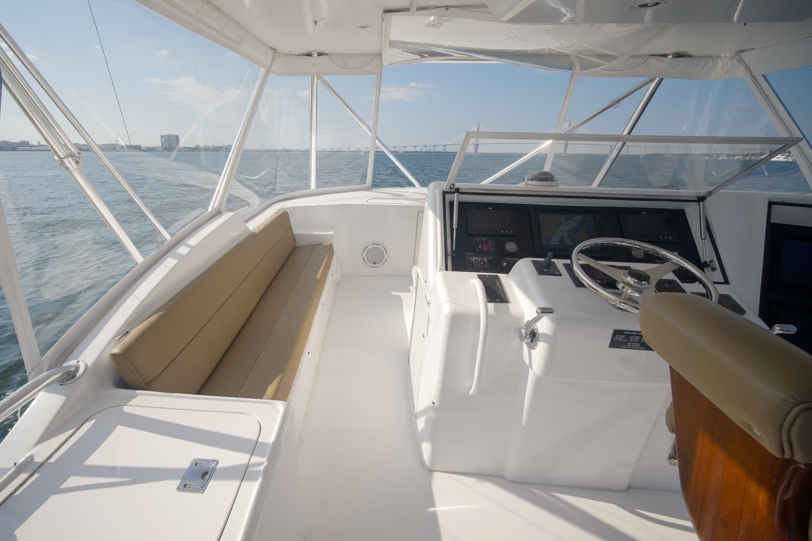 Hatteras 60 Reel Hook'Up - Exterior Flybridge