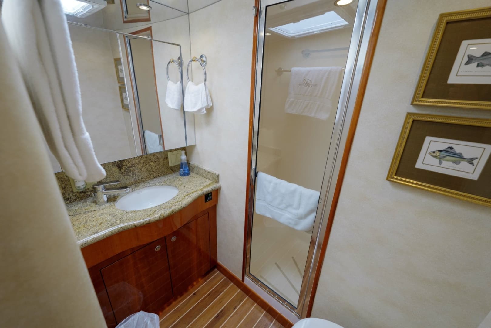 Hatteras 60 Reel Hook'Up - Interior Stateroom Head