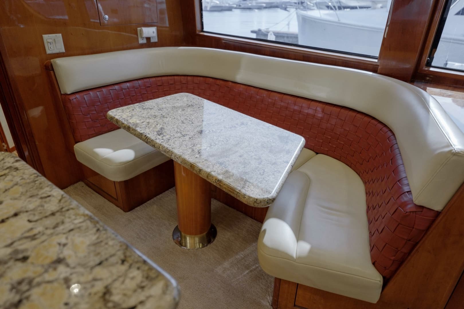 Hatteras 60 Reel Hook'Up - Interior Dinette