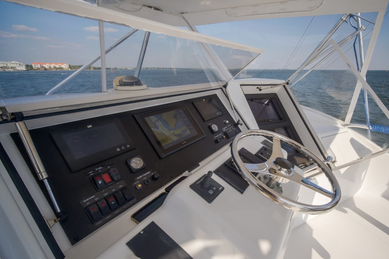 Hatteras 60 Reel Hook'Up - Exterior Flybridge