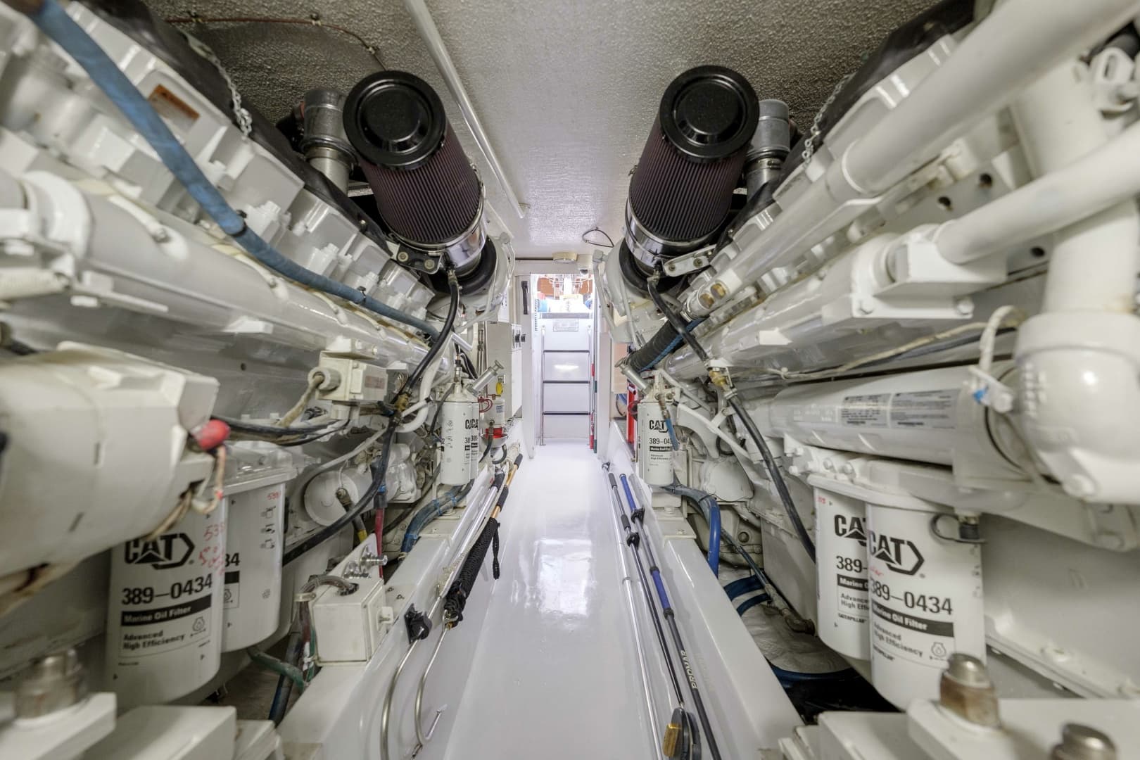 Hatteras 60 Reel Hook'Up - Engine Room