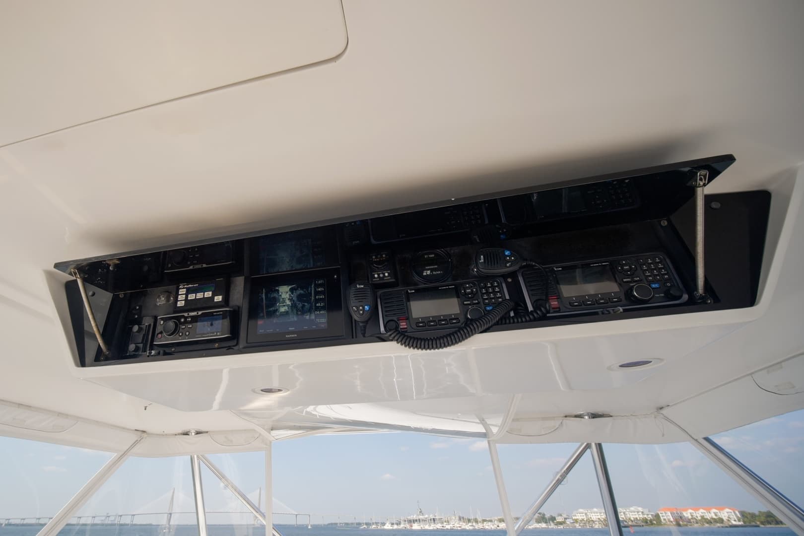 Hatteras 60 Reel Hook'Up - Exterior Flybridge