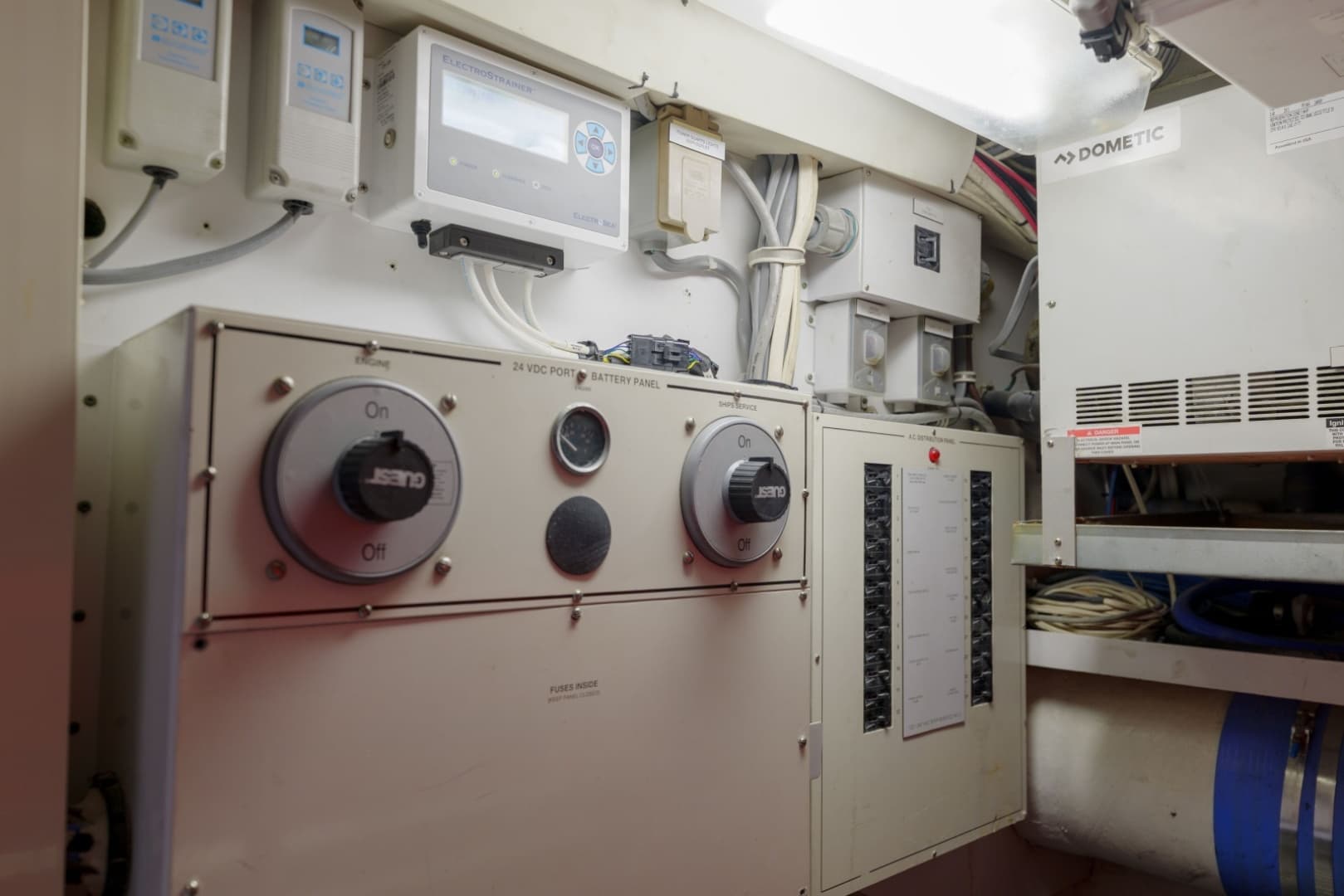 Hatteras 60 Reel Hook'Up - Engine Room