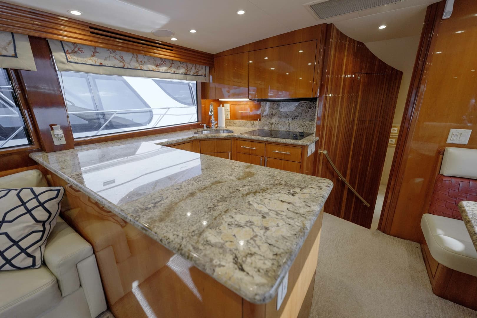 Hatteras 60 Reel Hook'Up - Interior Galley
