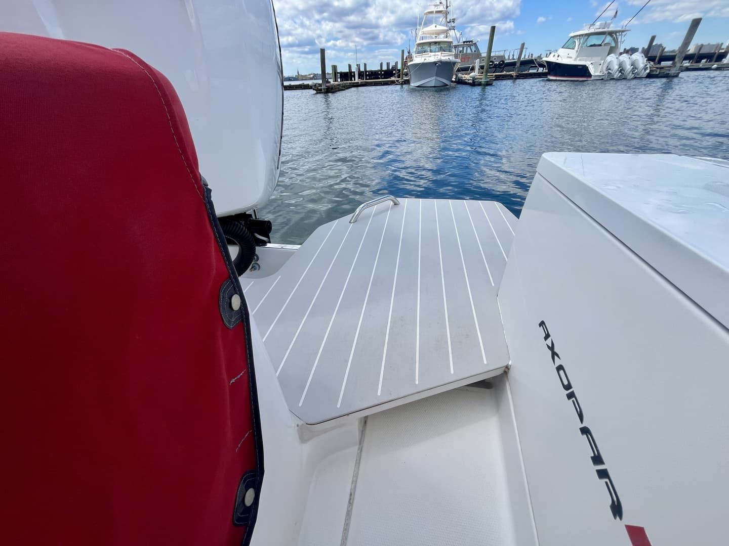 2019 Axopar 