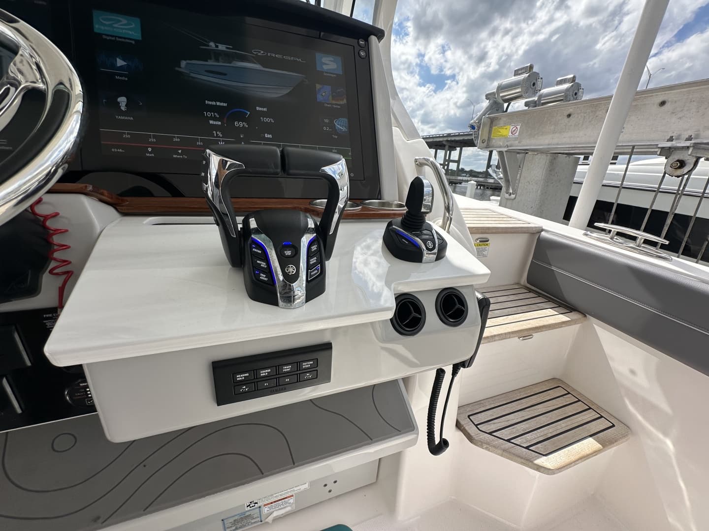2025 Regal 38 SAV