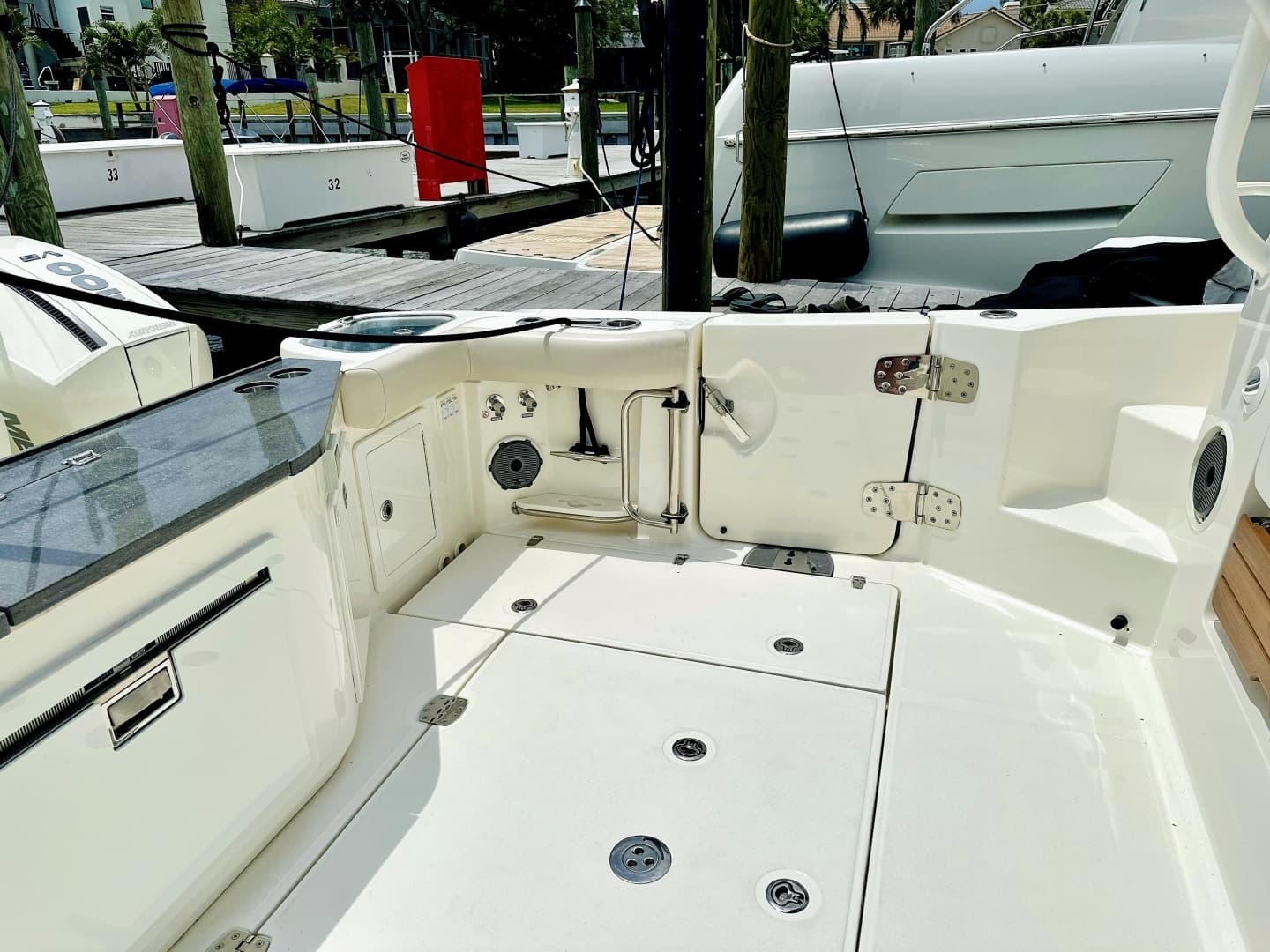 2023 Boston Whaler 405 Conquest