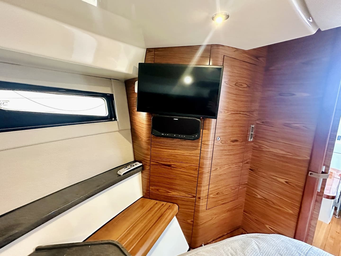2023 Boston Whaler 405 Conquest