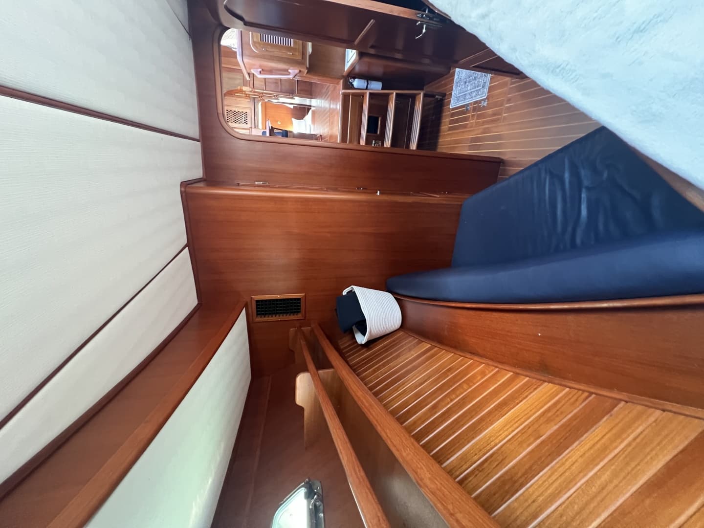 2007 Heritage East 36 Sundeck Trawler