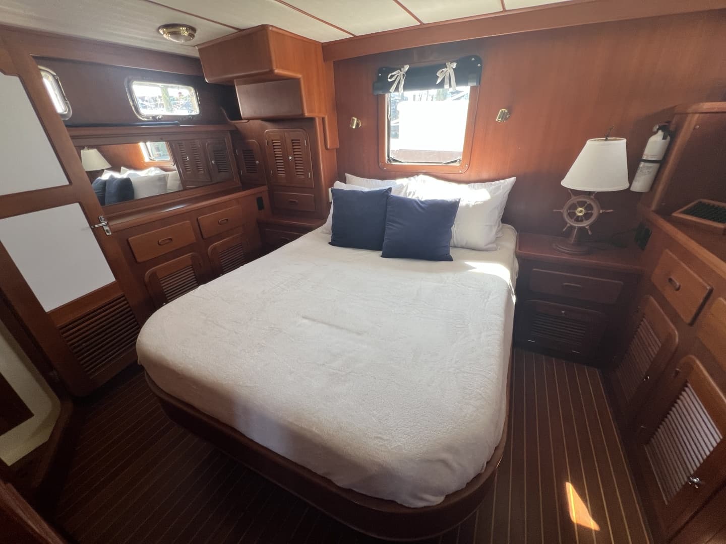 2007 Heritage East 36 Sundeck Trawler