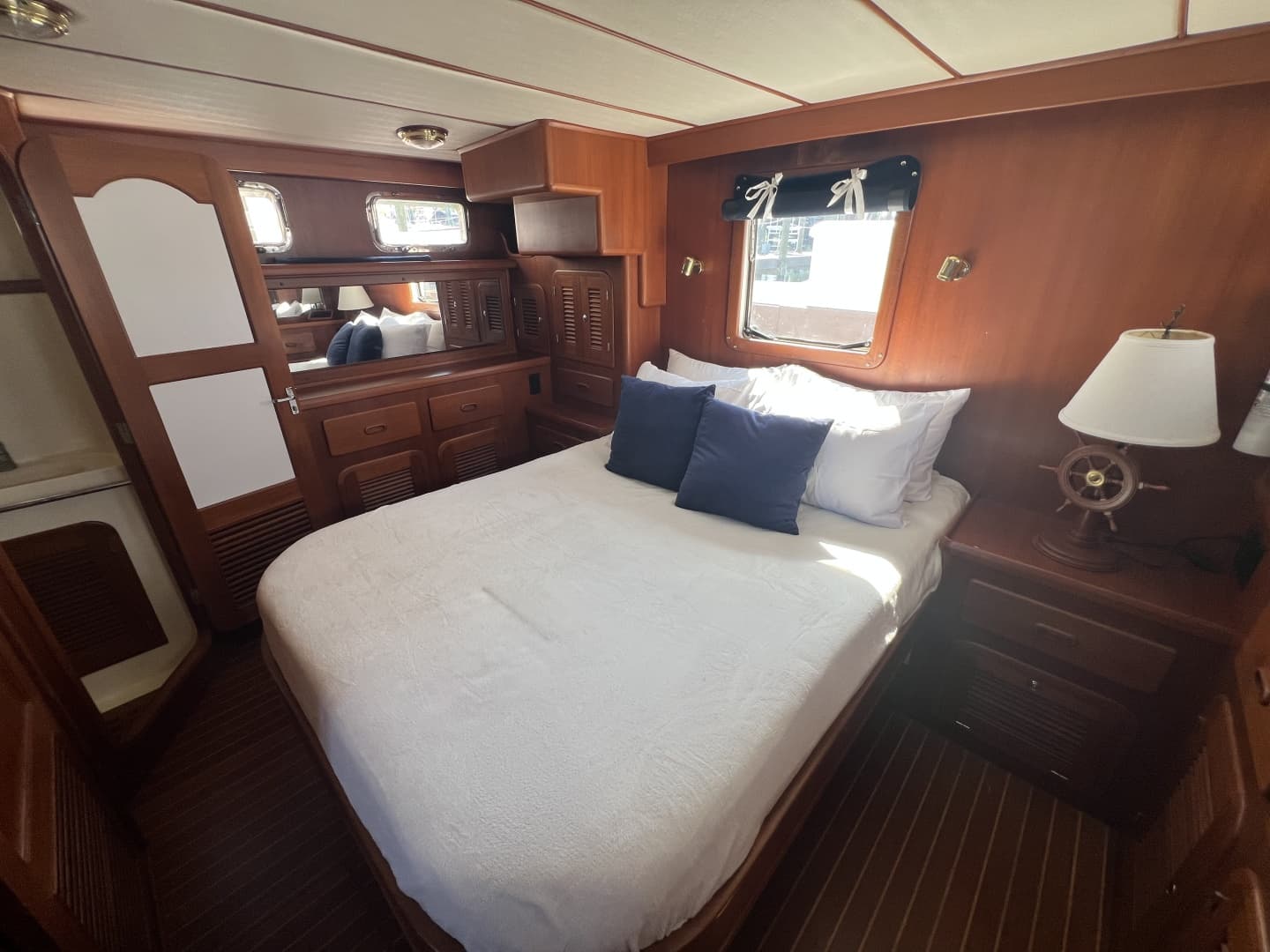 2007 Heritage East 36 Sundeck Trawler