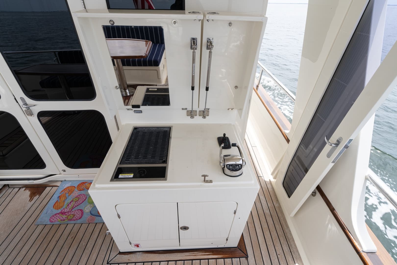 Cockpit Grill and Docking Station
