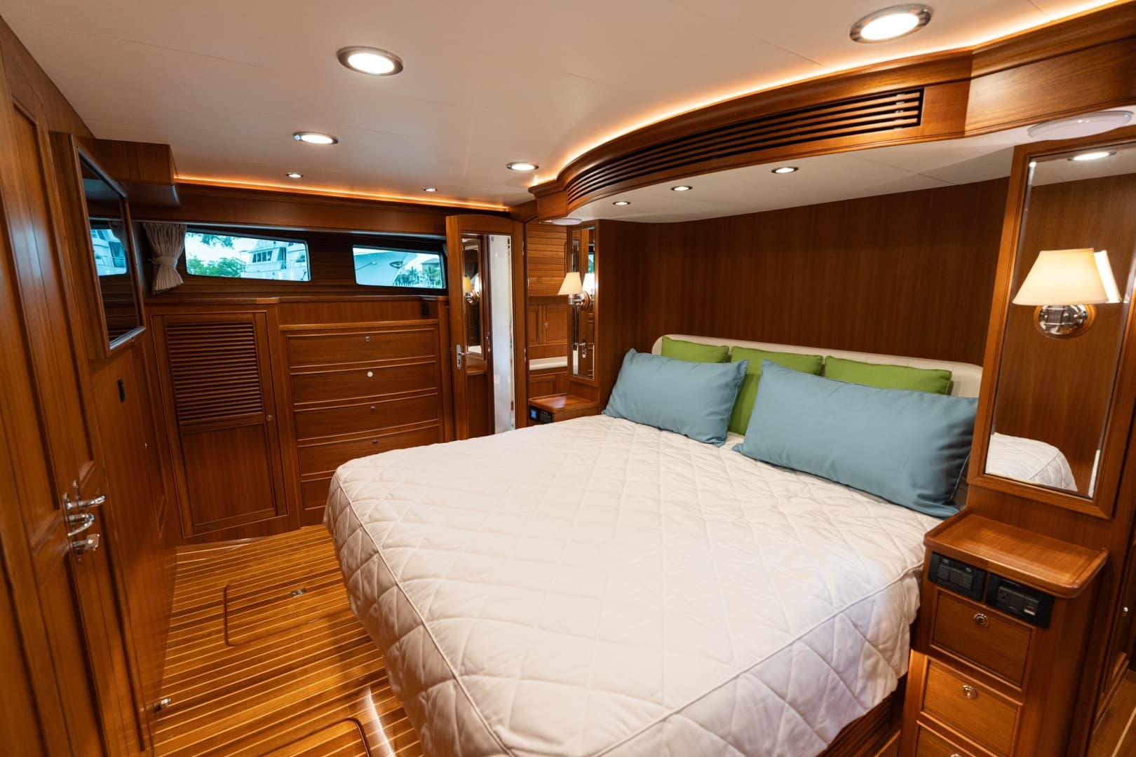Master Stateroom Facing Starboard