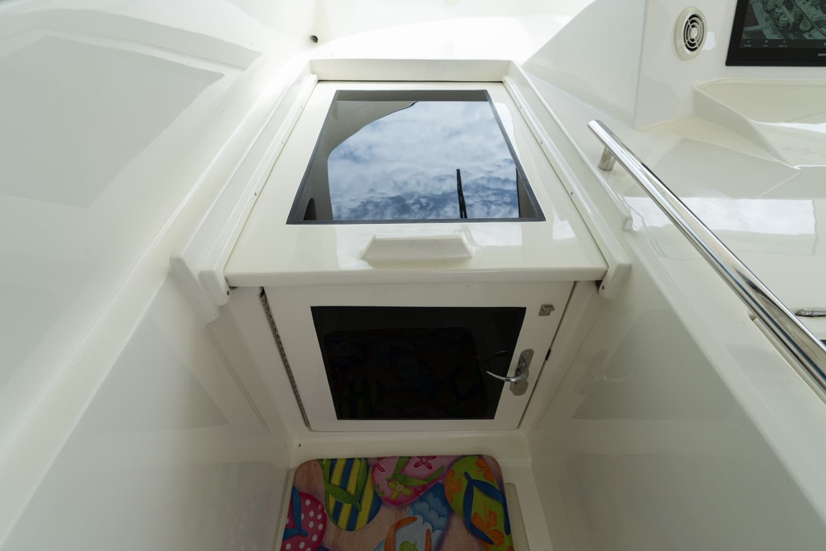 Access to SE Bridge-Galley