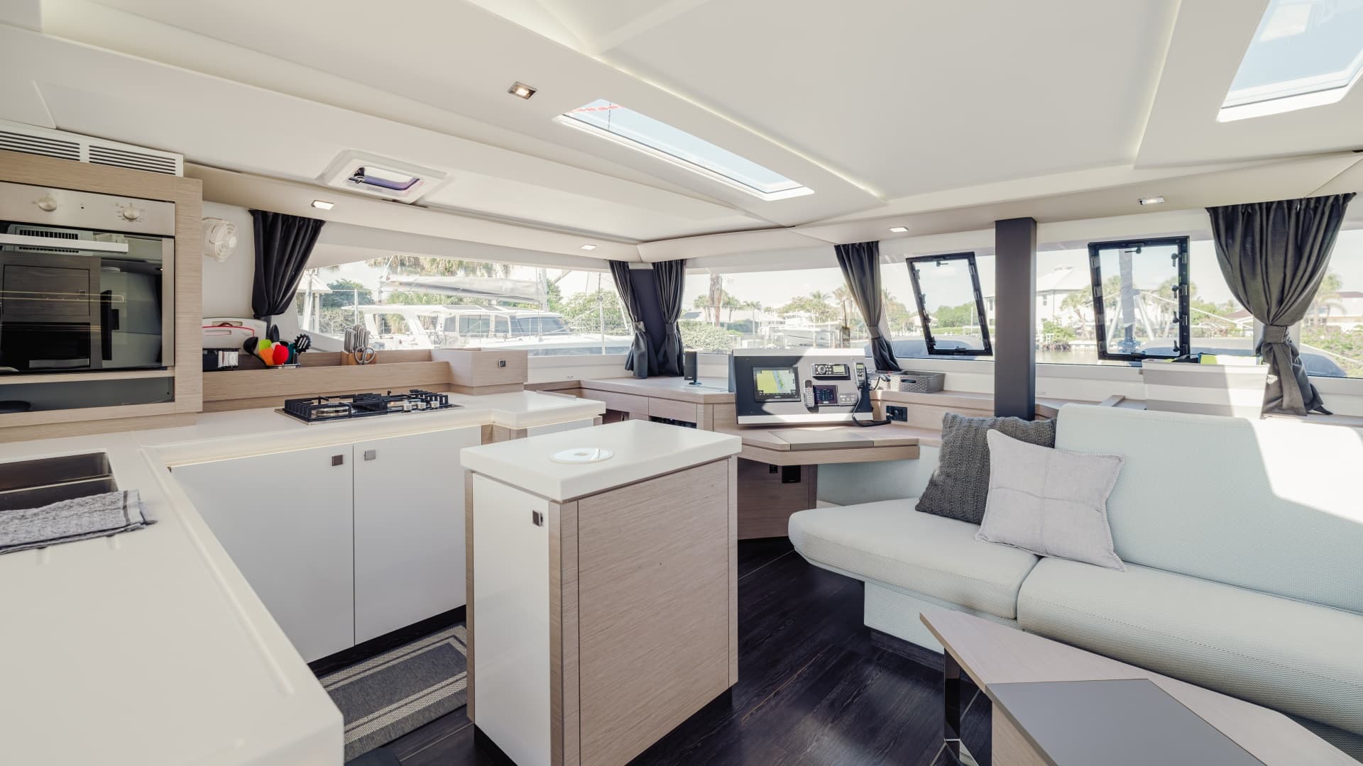 2020 Fountaine Pajot Saona 47