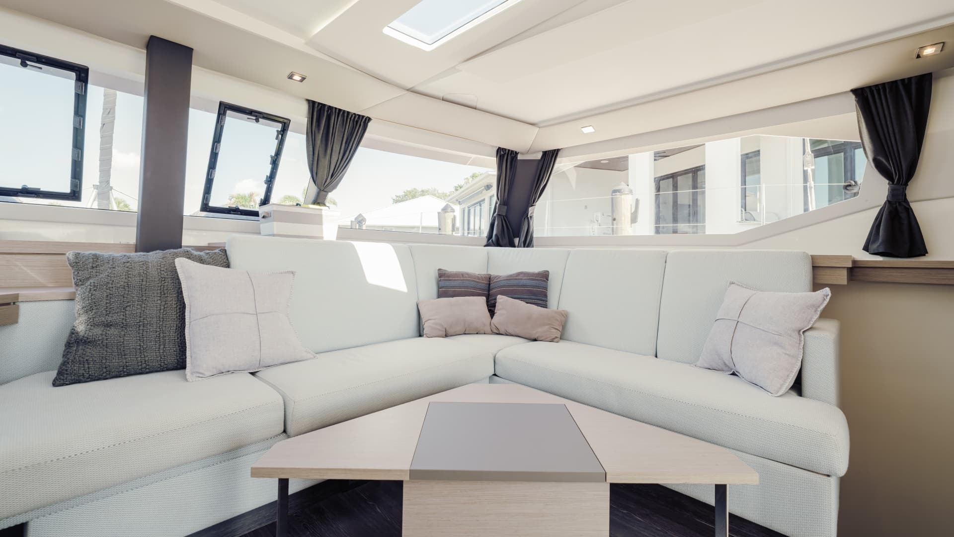 2020 Fountaine Pajot Saona 47