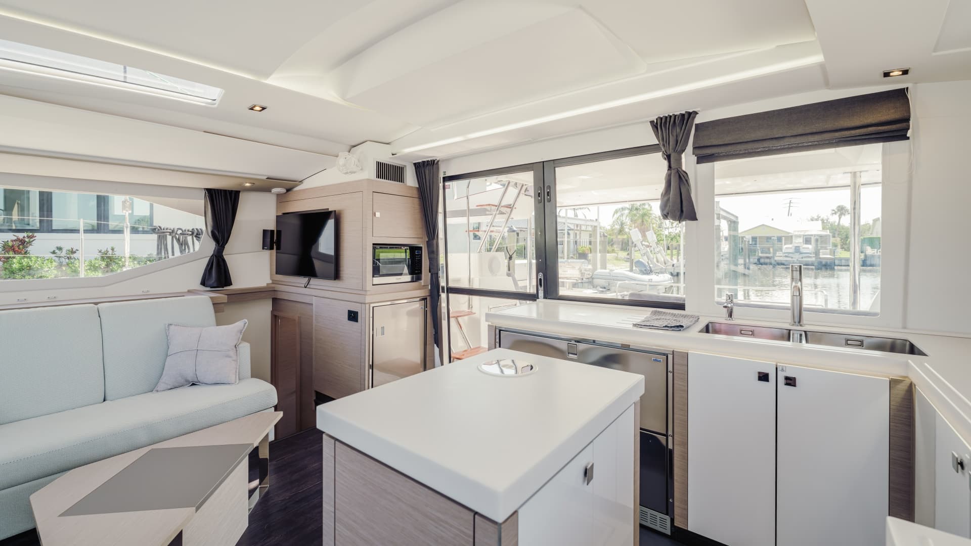 2020 Fountaine Pajot Saona 47