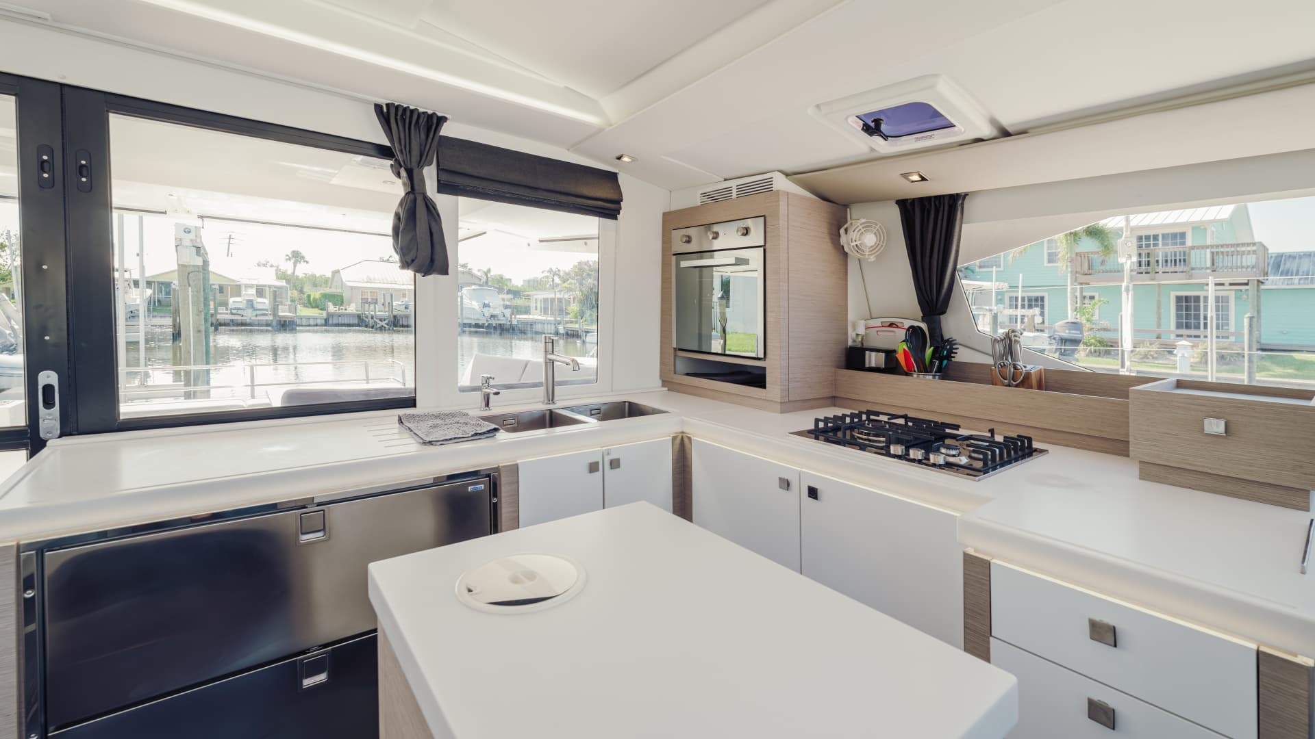 2020 Fountaine Pajot Saona 47