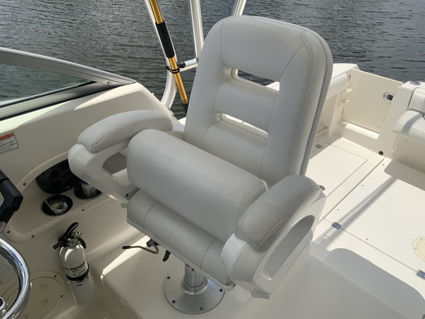 2007 Robalo R305 Walkaround