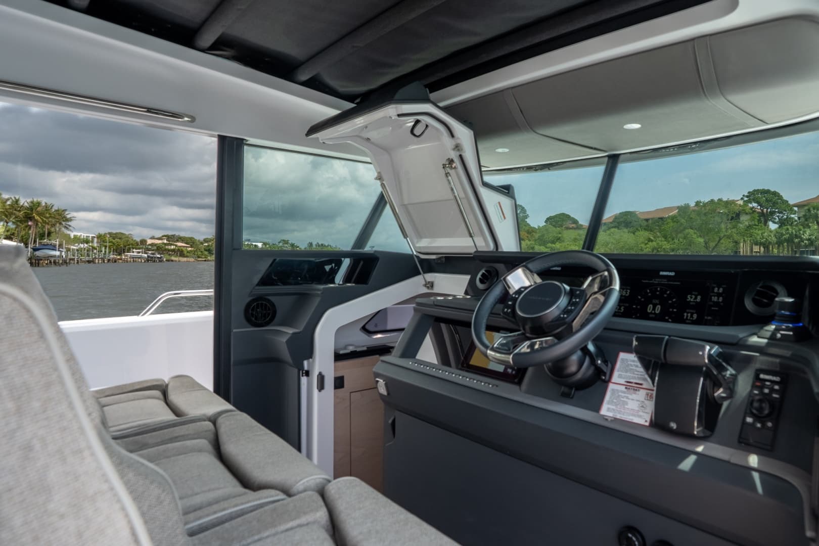 2024 Axopar 45 XC Cross Cabin