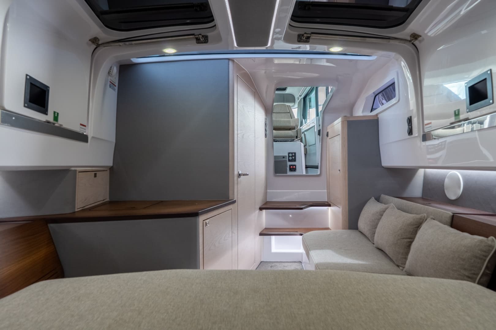 2024 Axopar 45 XC Cross Cabin
