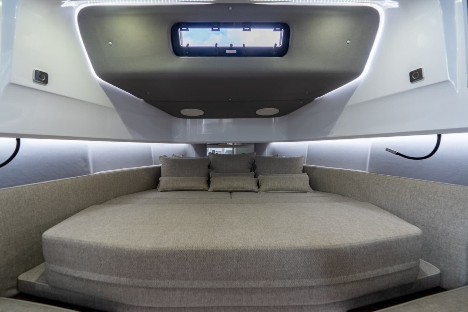 2024 Axopar 45 XC Cross Cabin
