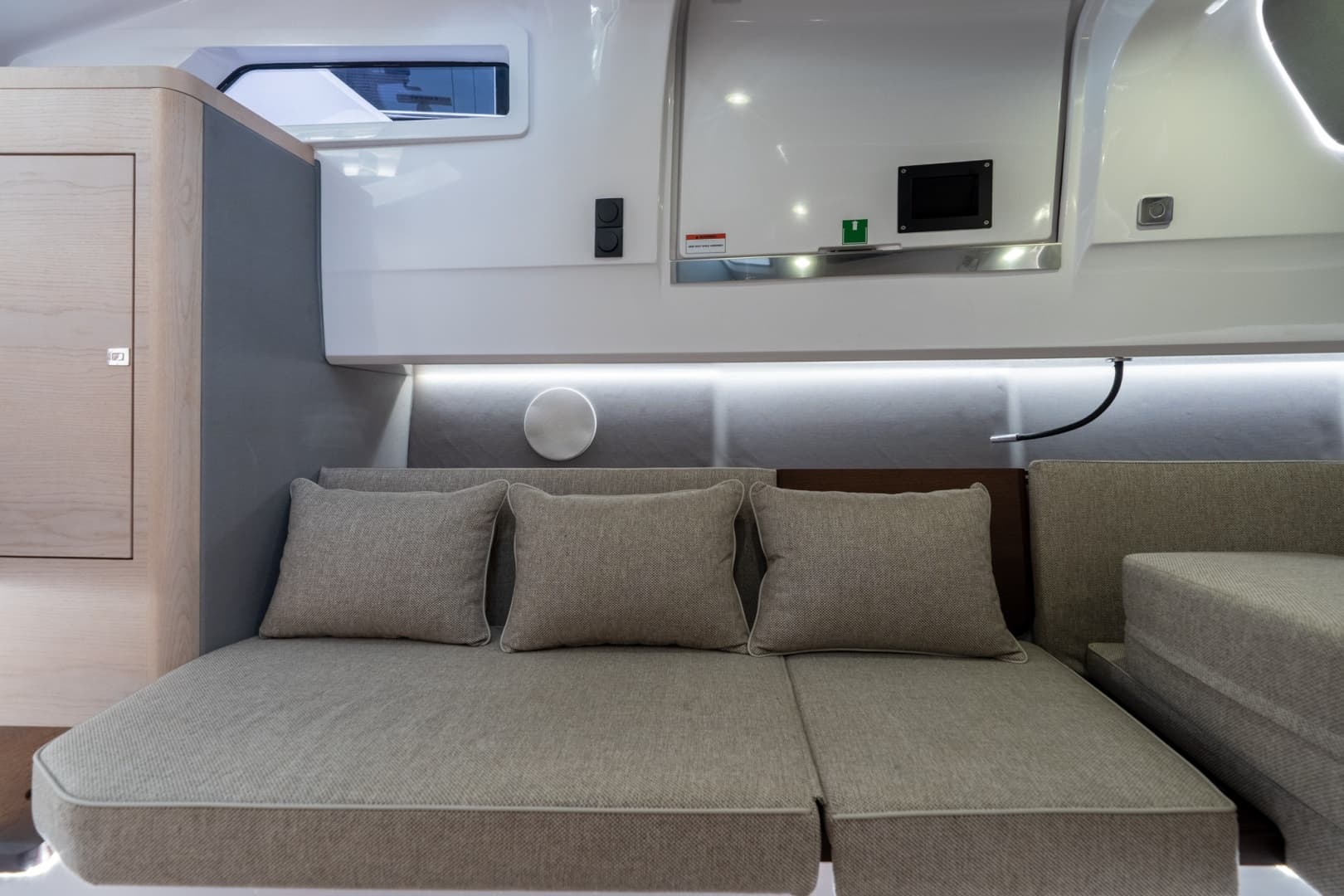 2024 Axopar 45 XC Cross Cabin