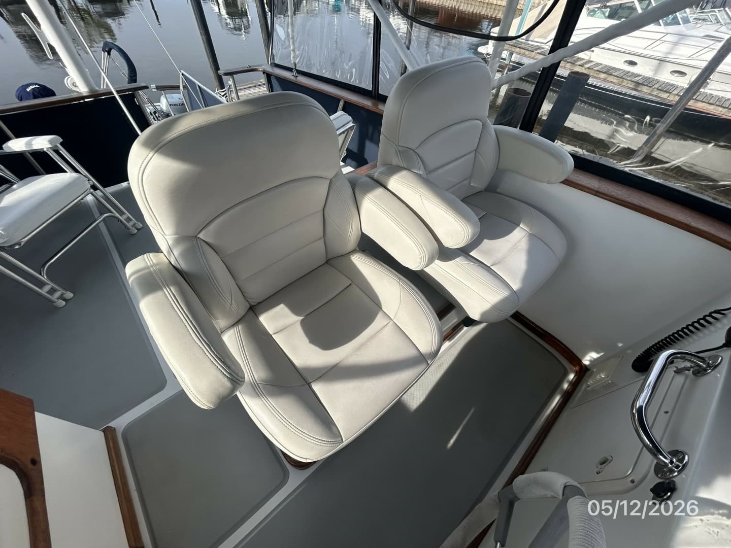36' Monk flybirdge helmseats