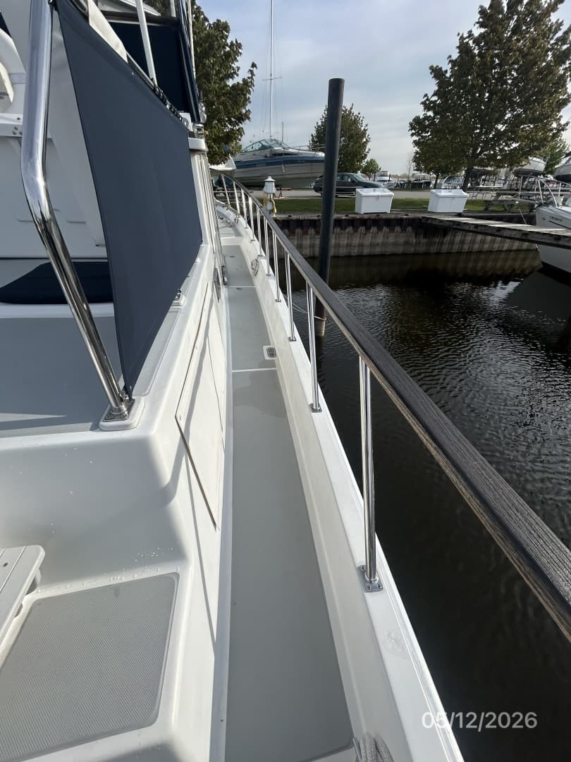 36' Monk starboard side deck2