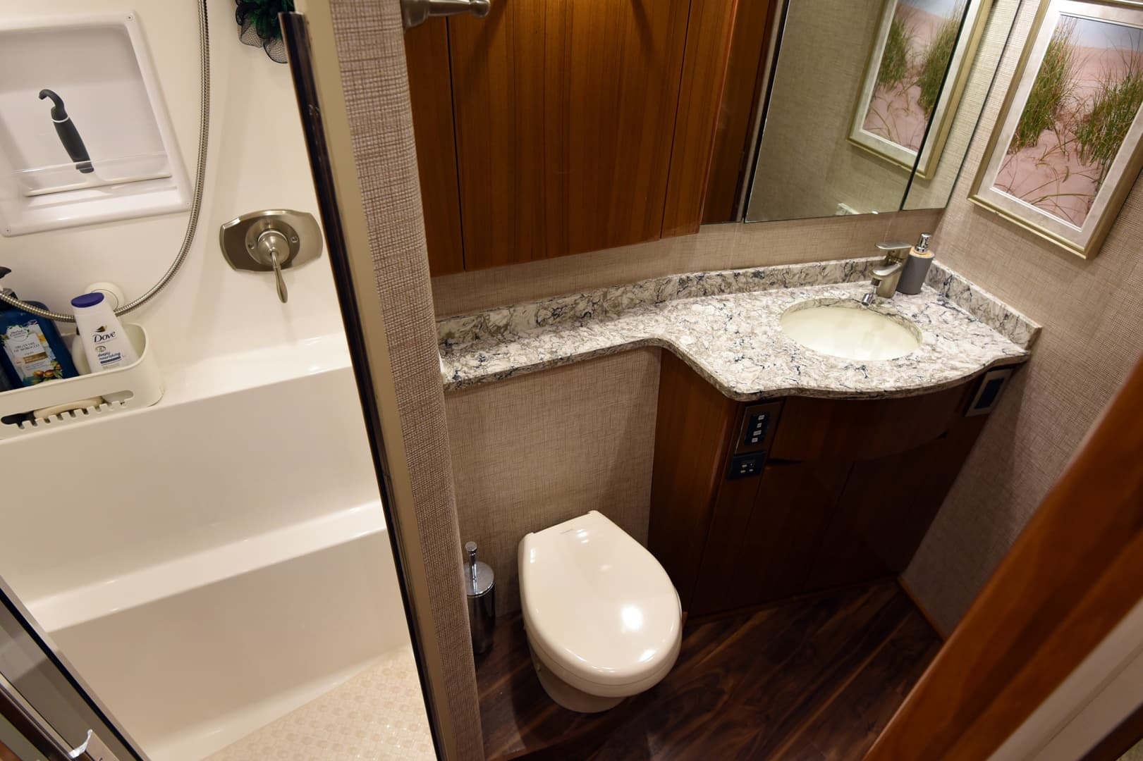 2016 Viking 55 Convertible TAG Team Master Stateroom Head