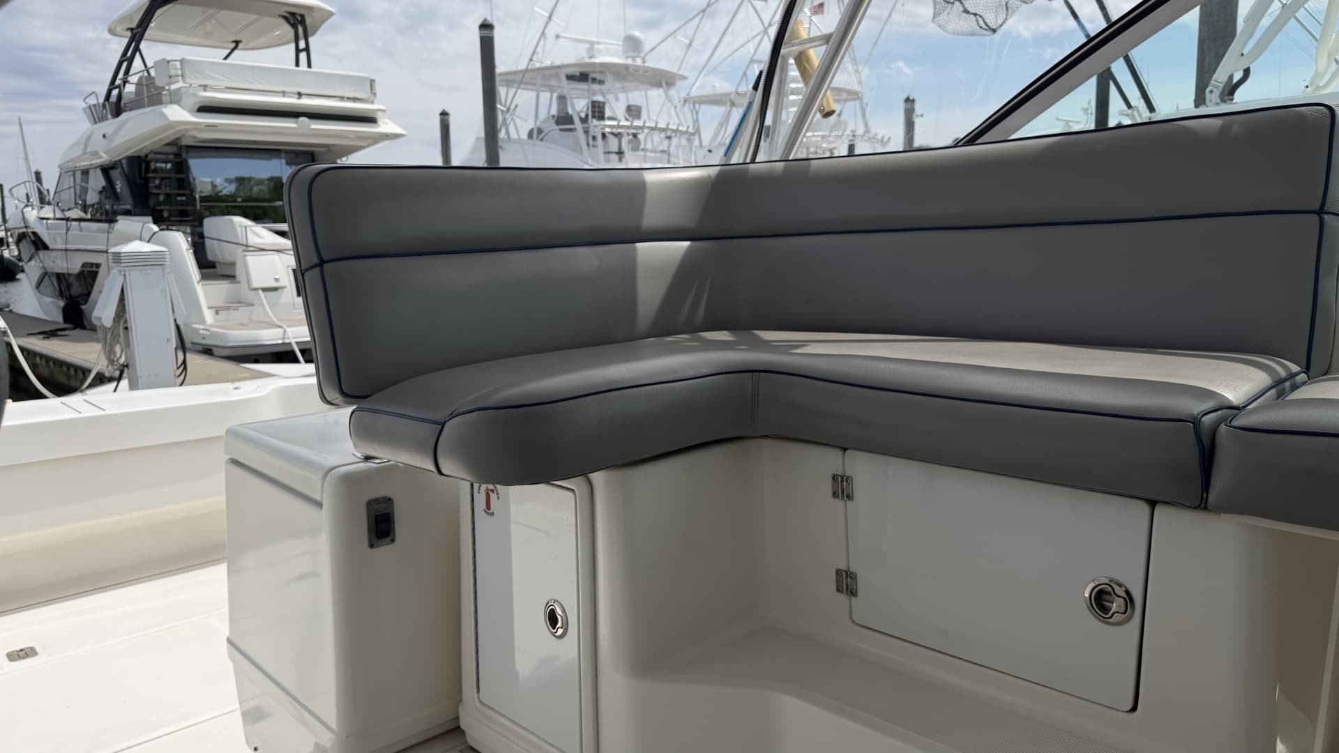 2003 Pursuit 3400 Express