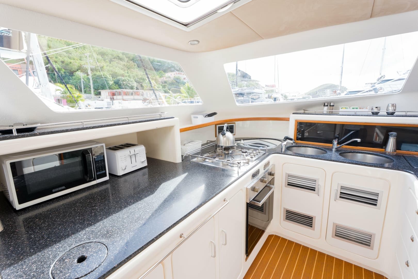 2011 Voyage Yachts 520