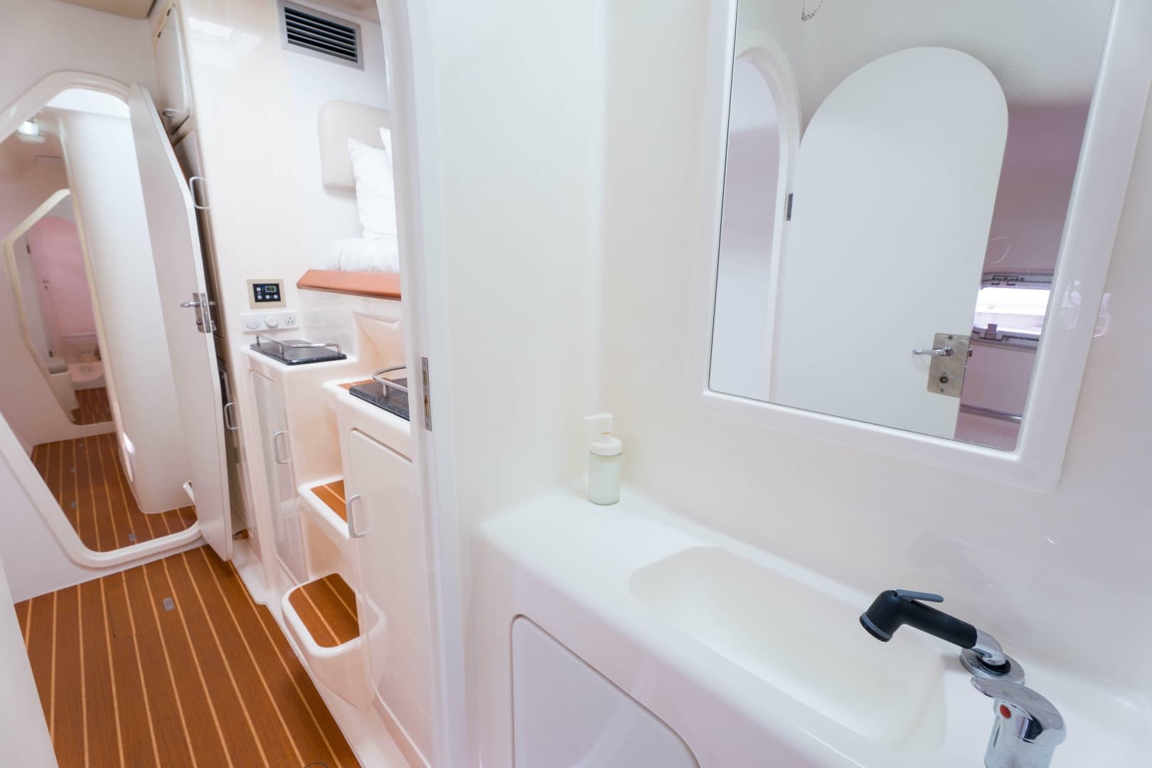2011 Voyage Yachts 520