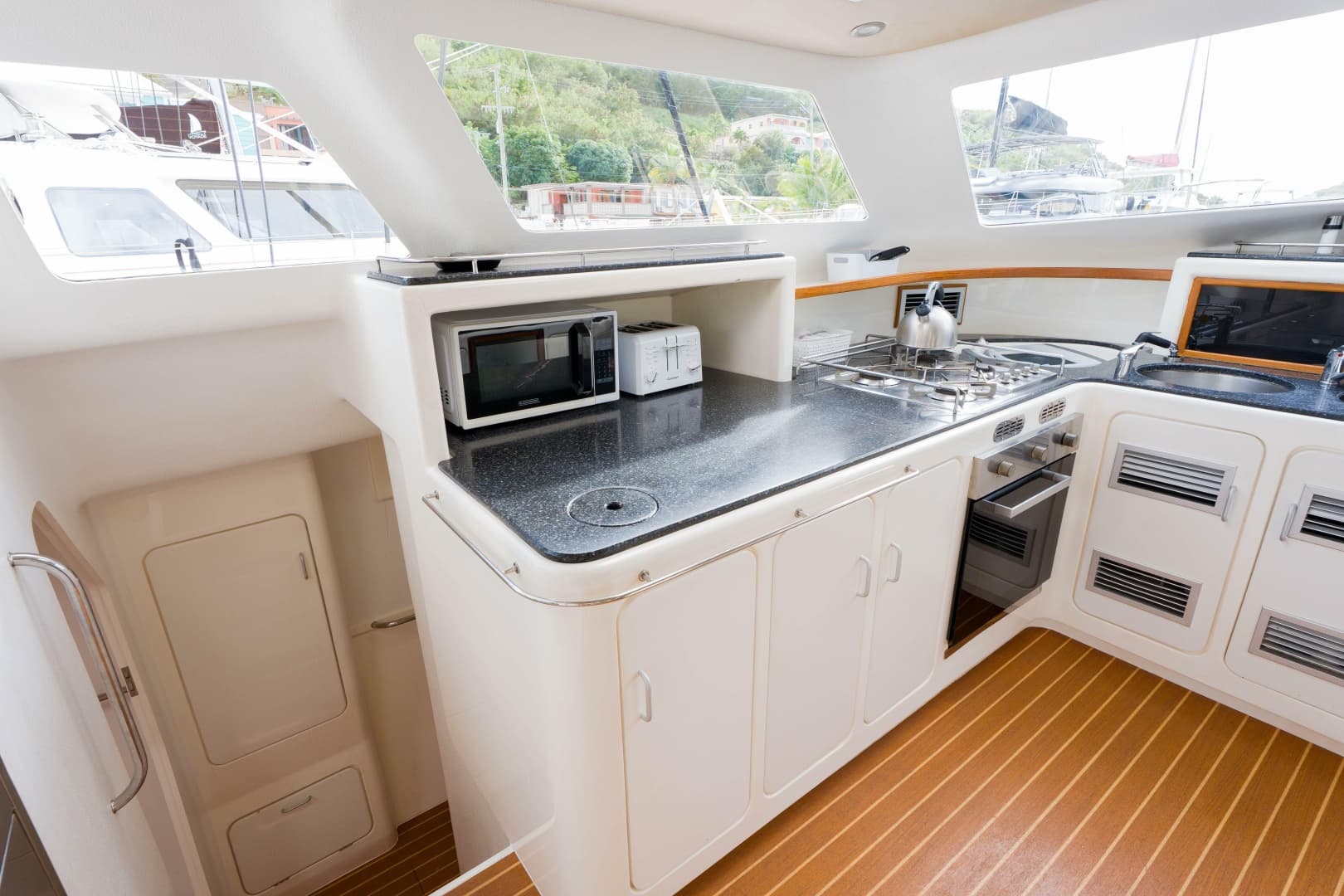 2011 Voyage Yachts 520