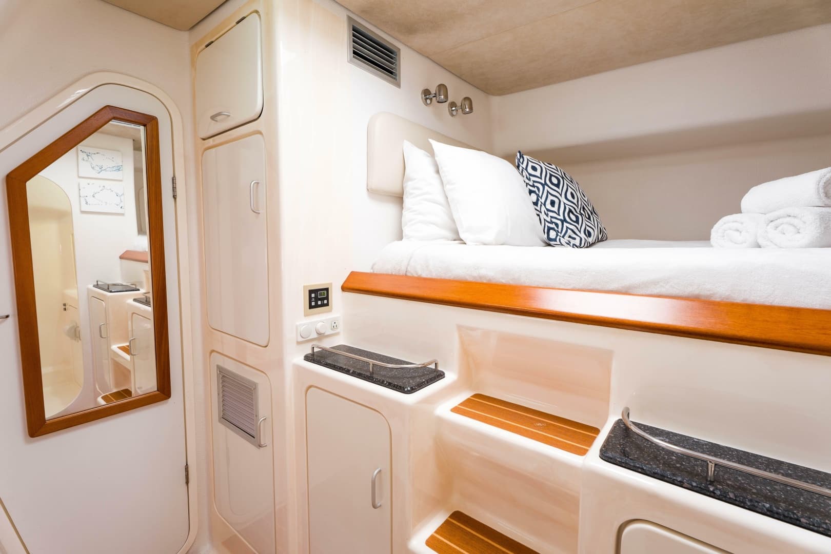 2011 Voyage Yachts 520