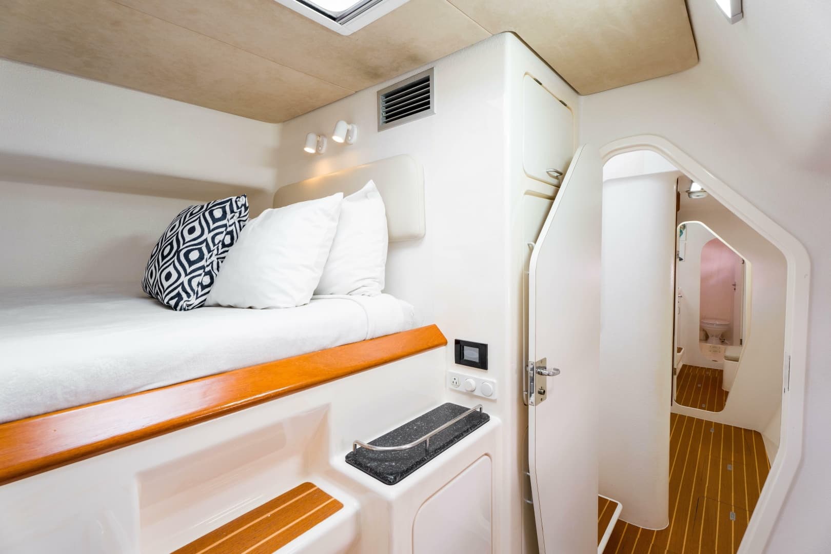 2011 Voyage Yachts 520