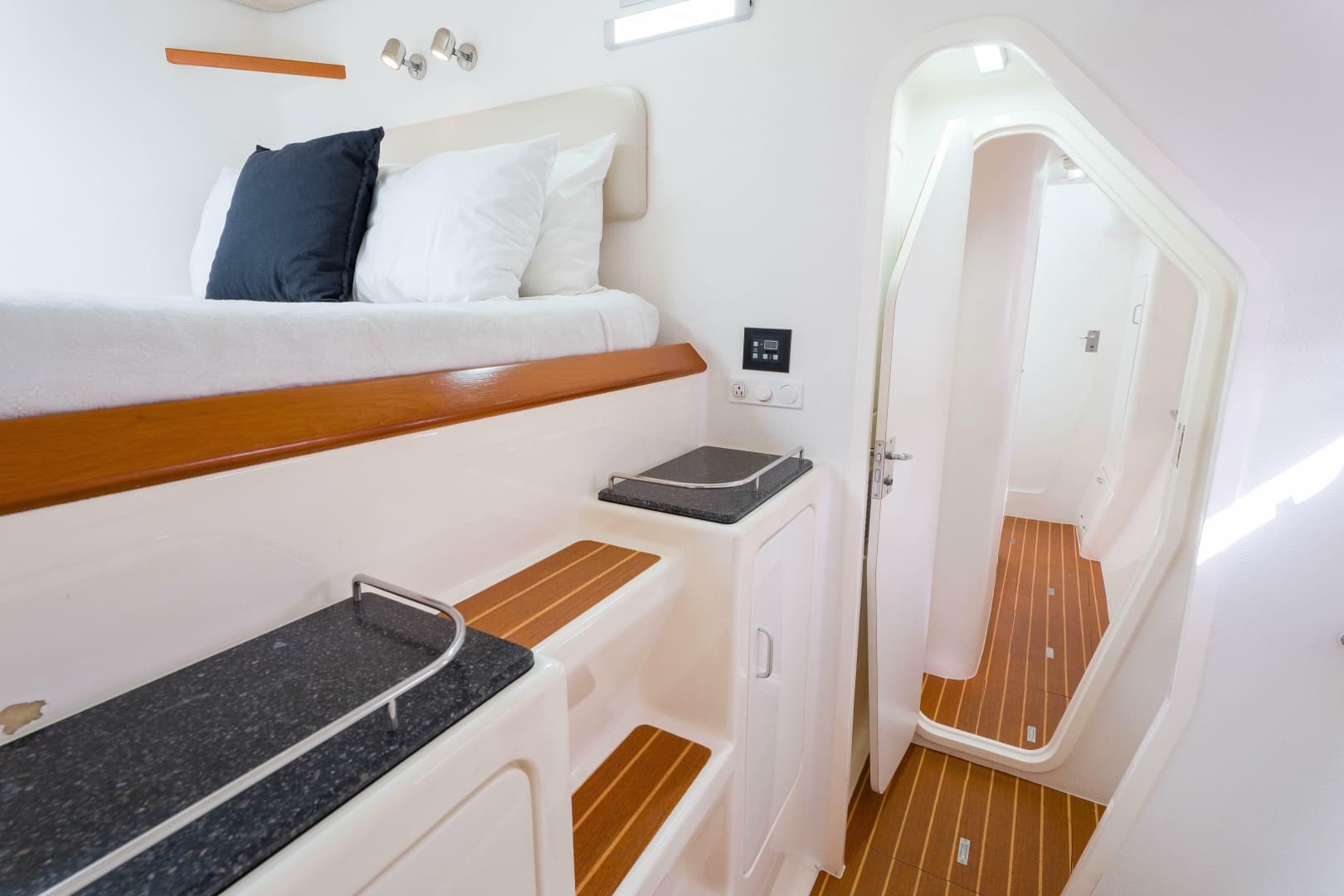 2011 Voyage Yachts 520