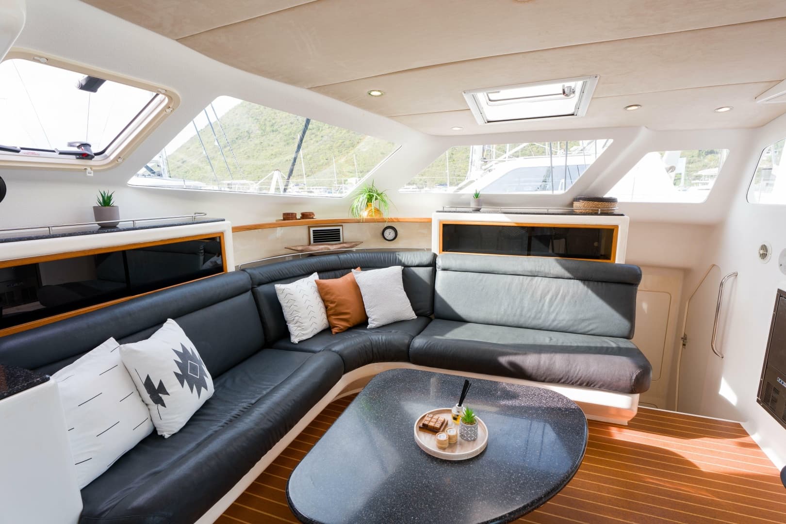 2011 Voyage Yachts 520