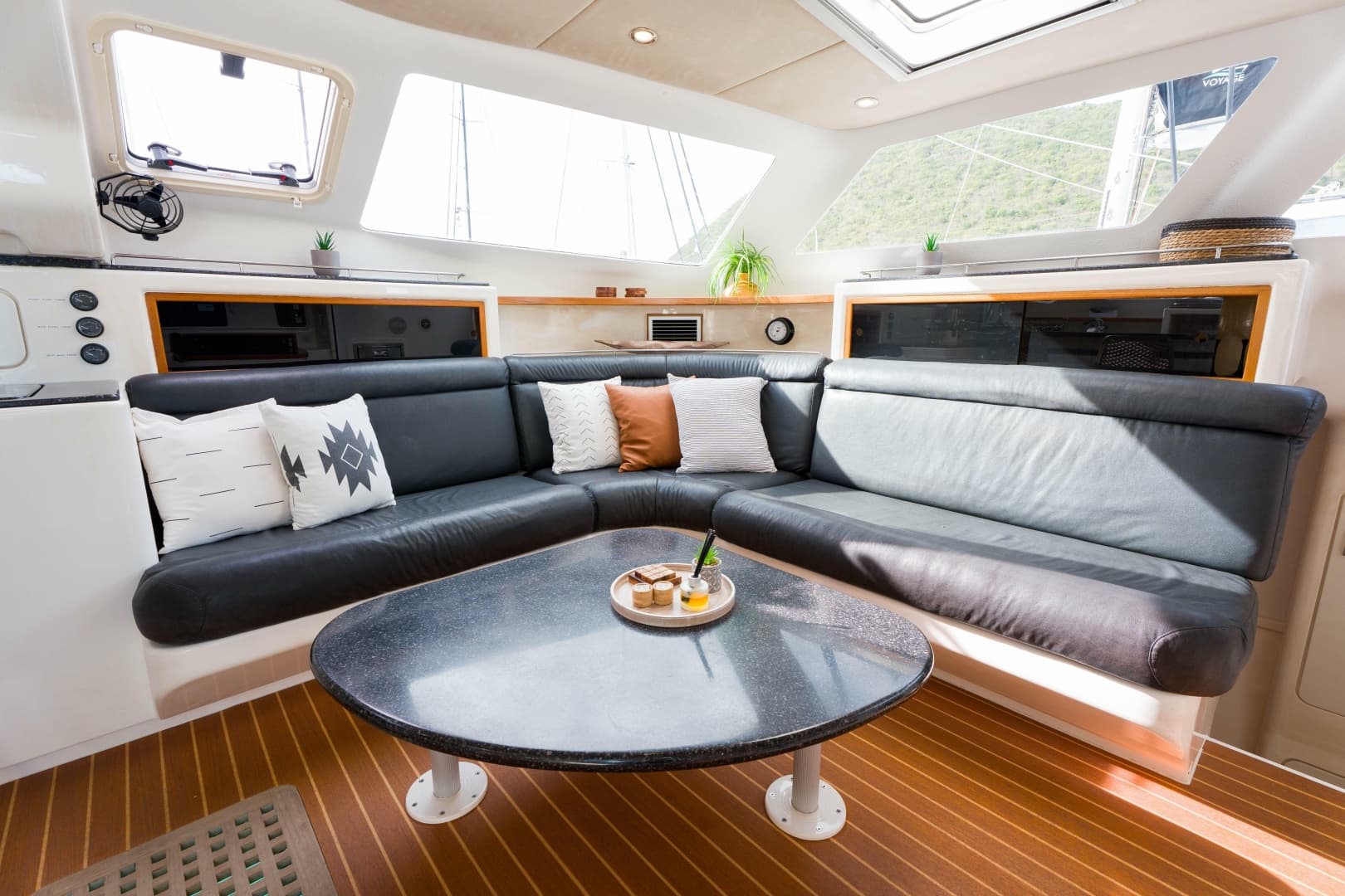2011 Voyage Yachts 520