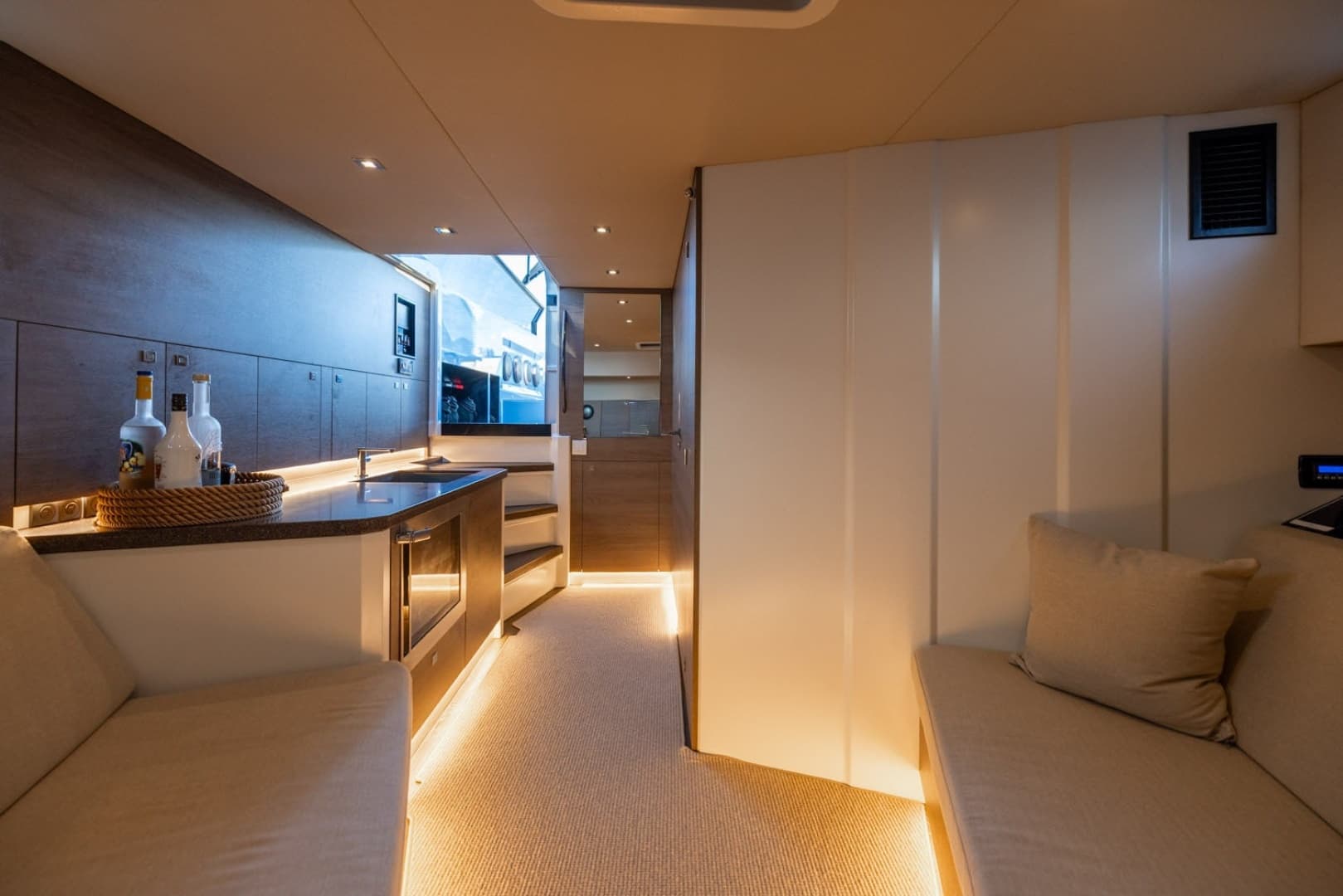 2019 Vanquish Yachts VQ58