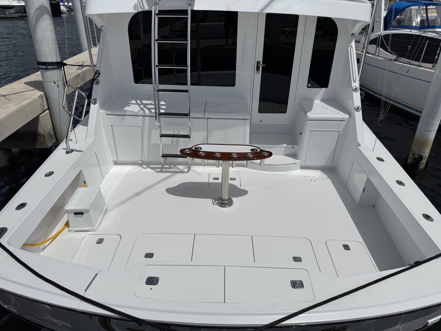 2004 Hatteras 