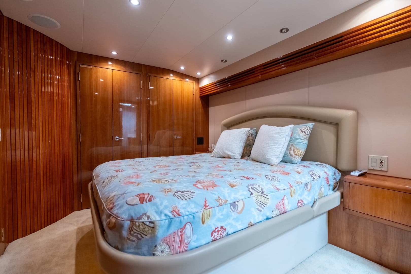 2004 Hatteras 
