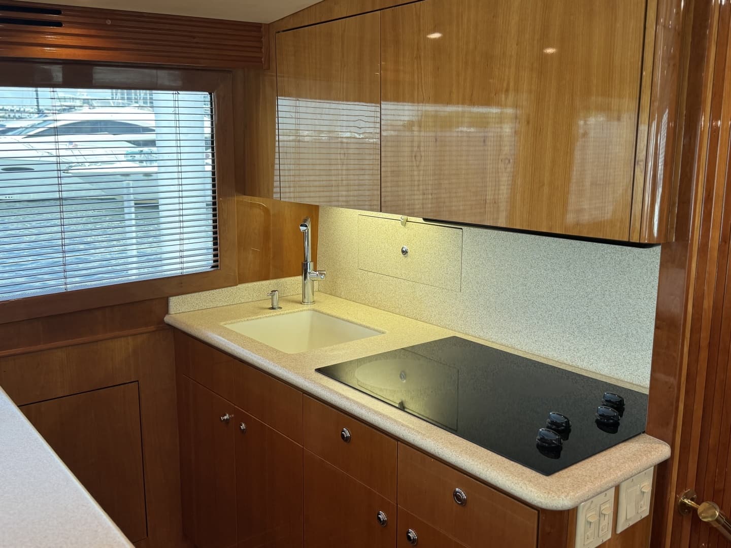 2004 Hatteras 