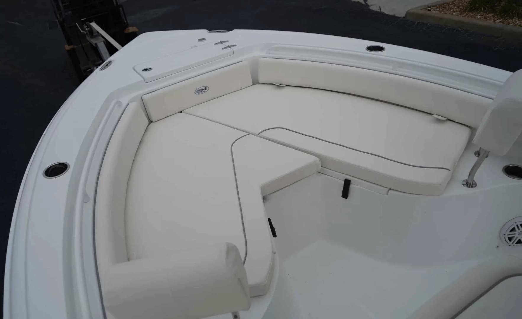 2026 Sea Hunt Ultra 235SE