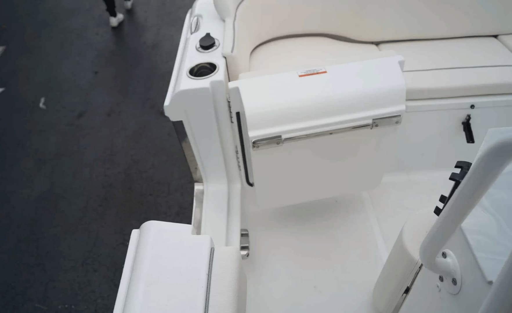 2026 Sea Hunt Ultra 235SE