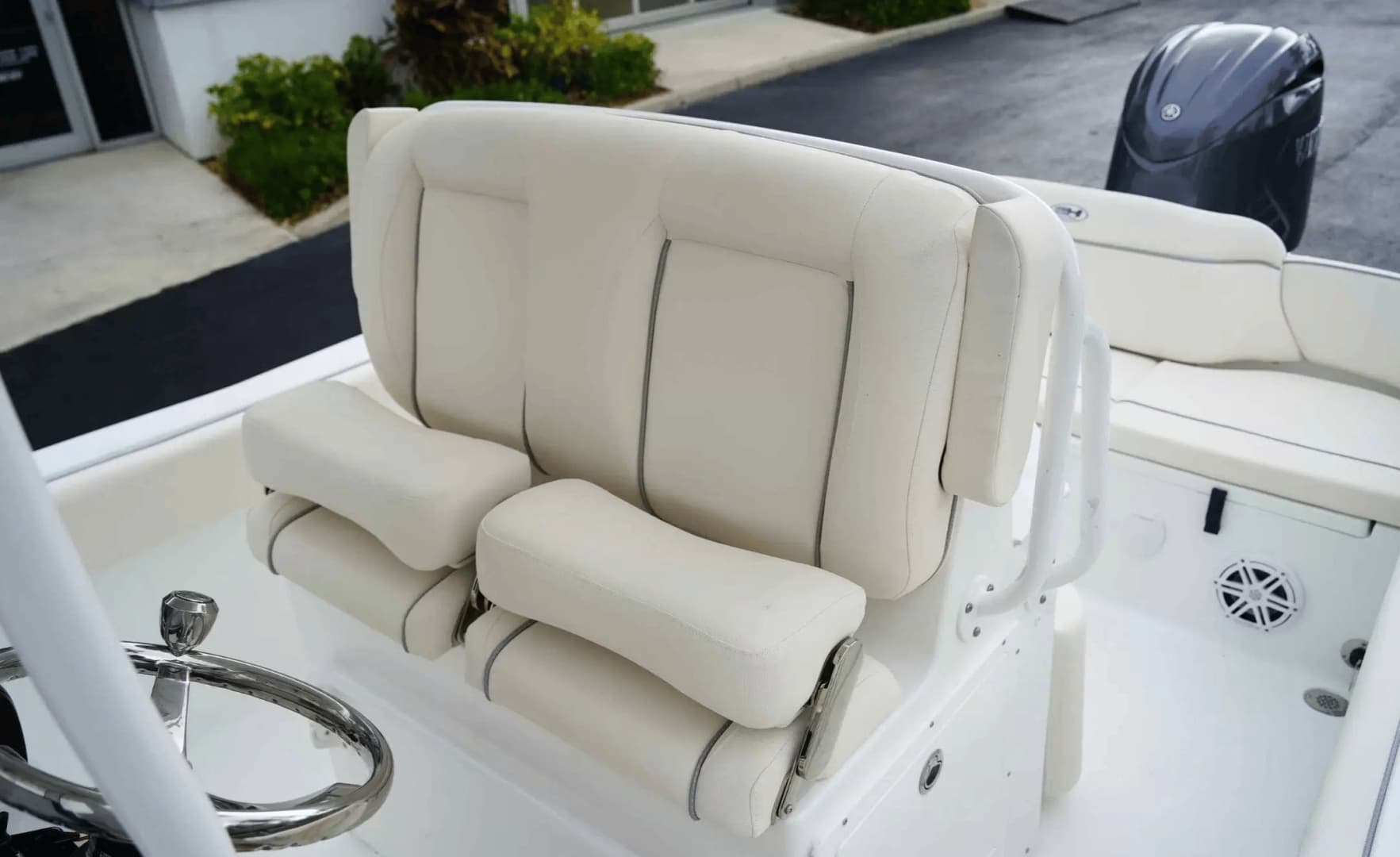 2026 Sea Hunt Ultra 235SE