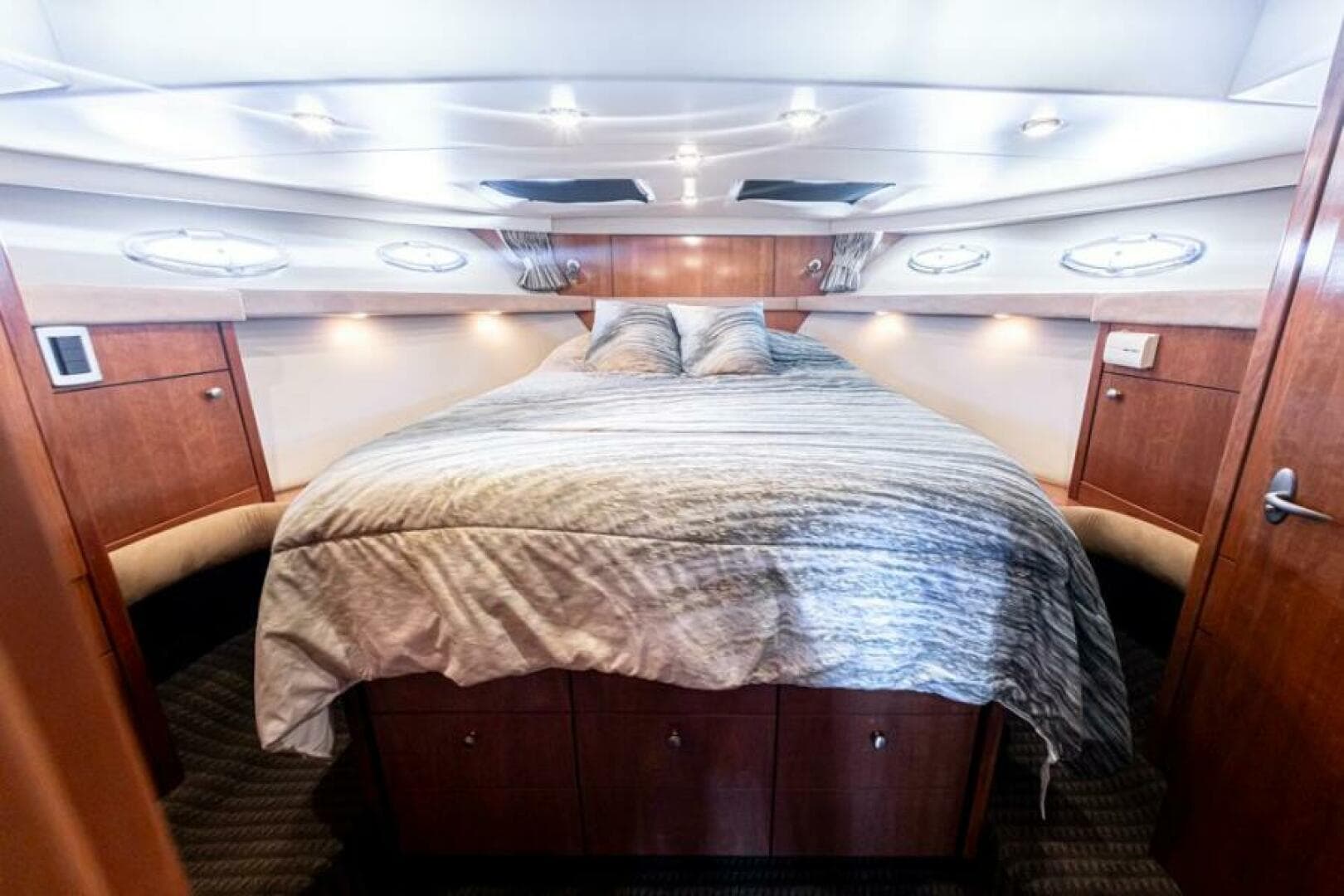 2004 Meridian 490 Pilothouse