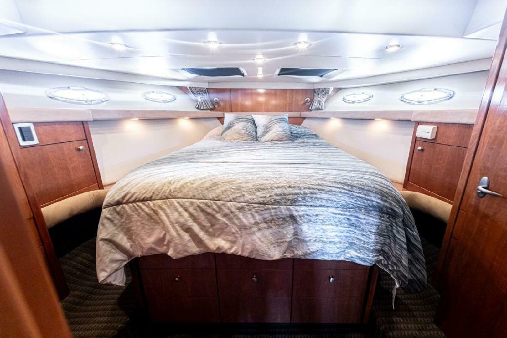 2004 Meridian 490 Pilothouse