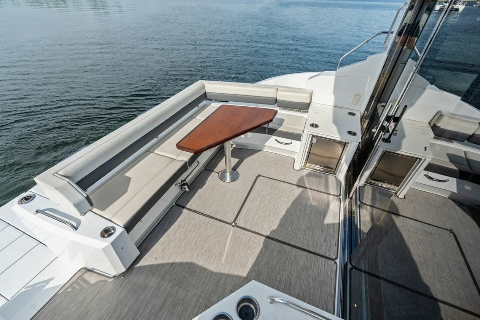 2022 Cruisers Yachts 46 CANTIUS