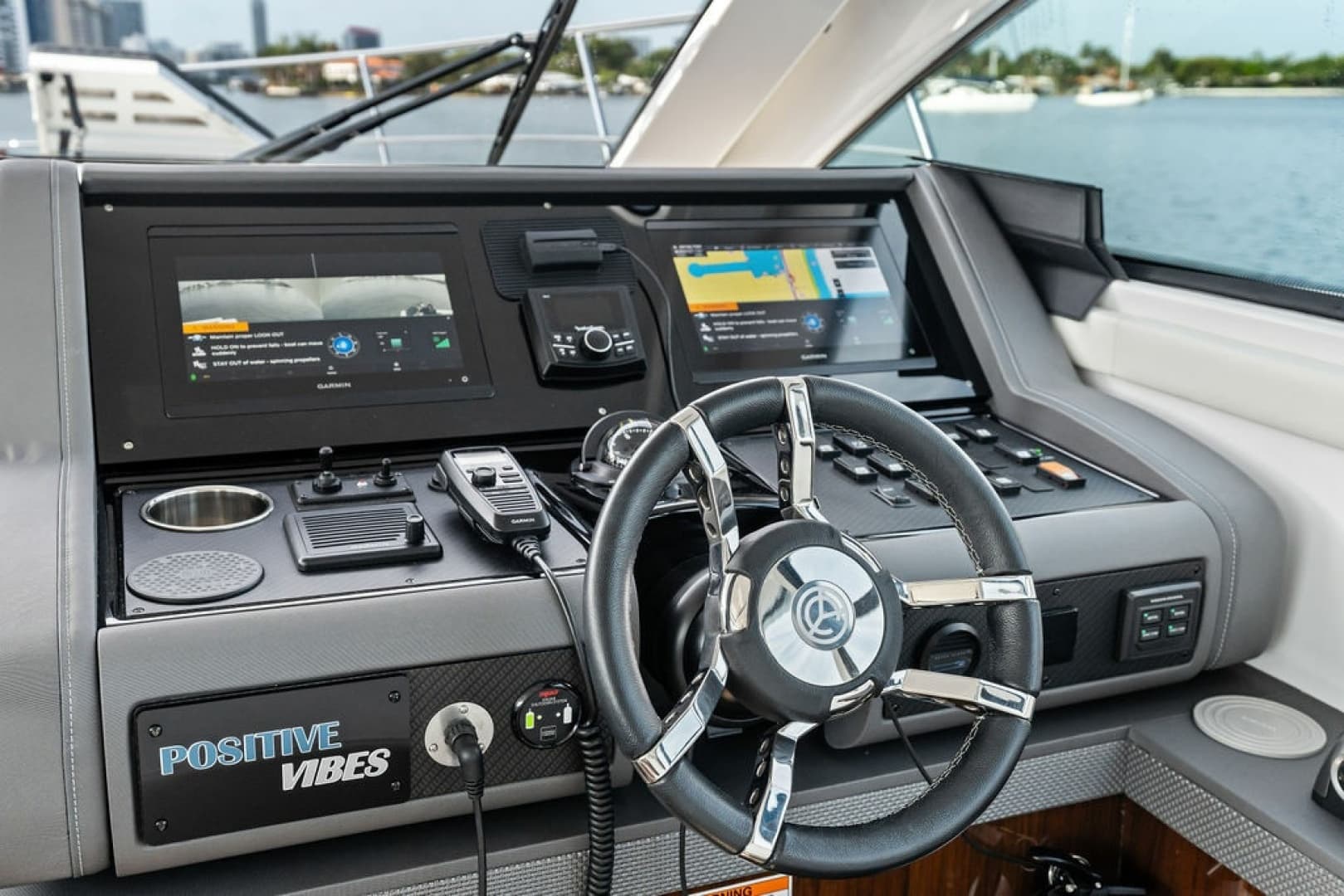 2022 Cruisers Yachts 46 CANTIUS